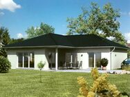 Schlüsselfertiger Bungalow mitten im Grünen! 125 m² Wfl., 701 m² Grdst., Terrasse, Bauträgerbindung - Heinsdorfergrund