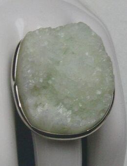 Ring mit einer grünen Achatdruse - Stemmen