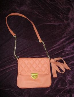 NEU mit Etikett * Edel * Chanel- Style * Stepp * Umhänge- Hand- TASCHE mit goldenem Kettenband "PRIMARK atmosphere" lachs- rosé * RAR * - Riedlingen Zentrum
