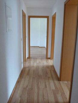 Geräumige 3 Zimmer Wohnung mit Balkon - Dessau-Roßlau