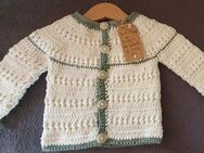 Gehäkelte Babystrickjacke - Helmstedt