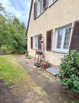 Doppelhaushälfte mit großem Garten (1040 m²) und Doppelgarage in Fürth-Hardhöhe - Fürth