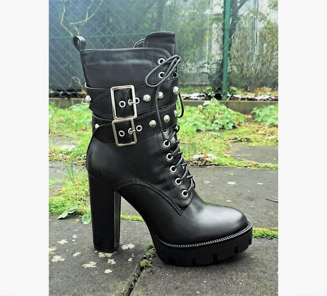 Gr. 36 - 41, High Heels Stiefeletten mit Nieten + Schnallen - Kunstleder schwarz ( Biker style ) - Bruchköbel