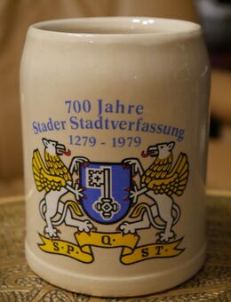 Bierkrug Keramik , 0,4Liter , 700 Jahre Stader Stadtverfassung , 1279 - 1979 , Stade , K328 - Görlitz