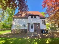 Einfamilienhaus mit großem Grundstück in zentraler Lage von Langenhagen - Langenhagen