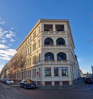 Bezugsfreie 3 Zimmer Wohnung mit Balkon im top sanierten Altbau
