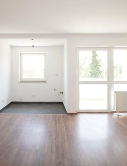Modernisierte, sehr gut geschnittene 2-Zimmer-Wohnung in Augsburg-Lechhausen, ca. 45 m², Südausrichtung, Südbalkon, Aufzug - Augsburg