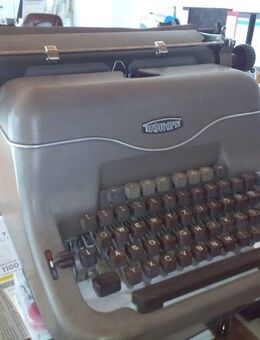 Schreibmaschine TRIUMPH matura 50, mechanisch, Farbband trocken - Ober-Ramstadt