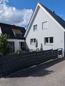 Reinfeld : Modernisiertes Einfamilienhaus mit Doppelcarport, Vollkeller und toller Ausstattung in guter Wohnlage - Reinfeld (Holstein)