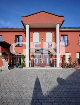 Exklusive Villa mit hochwertiger Ausstattung und Einliegerwohnung - Hunderdorf