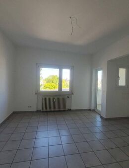 Modernisierte 3-Zimmer-Wohnung mit Wintergarten und Wannenbad in Köln-Mülheim - Köln