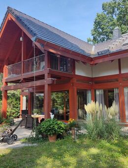 Lichtdurchflutete, energieeffiziente Villa aus Holz, Glas und Stein - Falkensee
