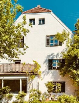 Top-Lage vor der Landeshauptstadt: Denkmalgeschütztes Mehrfamilienhaus mit Sanierungsbedarf und Potenzial - Unterföhring