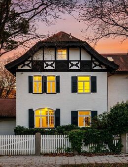 Villen-Juwel von 1898 mit familiengerechtem Grundriss und hinreißendem Charme - München
