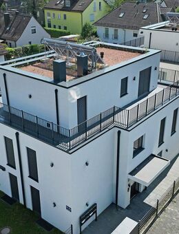 Luxuriöse Penthauswohnung auf zwei Etagen mit Charakter einer kleinen Villa - München