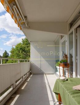 Lichtdurchflutete Wohnung über den Dächern von Bornheim - Frankfurt (Main)