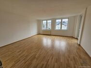 Schön geschnittene 3 Zimmer Wohnung, Balkon, Einbauküche mit E-Geräten, Tiefgaragenstellplatz - Schönebeck (Elbe)
