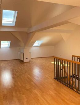 Lichtdurchflutete Maisonette-Whg Penthousecharakter, Dachterrasse, Fernsicht, Garage, WG-geeignet - Bamberg