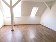 !! 4-Zimmer-Dachgeschosswohnung mit West-Balkon in ruhiger Nebenstraße !! - Chemnitz