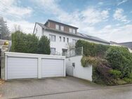 Gepflegtes Zweifamilienhaus mit tollem Ausblick, Doppelgarage und Garten! - Königsbach-Stein