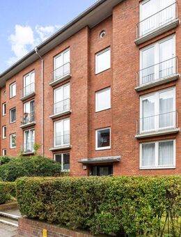 Frei, gut geschnitten mit Balkon in top Lage, zum renovieren - Hamburg