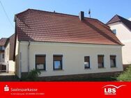 Kleines Einfamilienhaus mit Innenhof - Petersberg (Sachsen-Anhalt)