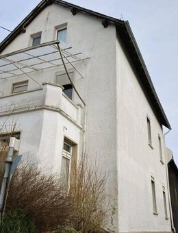 Hohenstein-Born: Einfamilienhaus mit Scheune, Nebengebäuden sowie zusätzlicher Bebaubarkeit! - Hohenstein (Hessen)