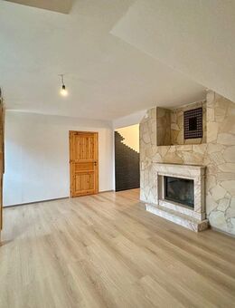 Familienfreundliche Doppelhaushälfte mit 6 Zimmern in Lehrberg - Lehrberg