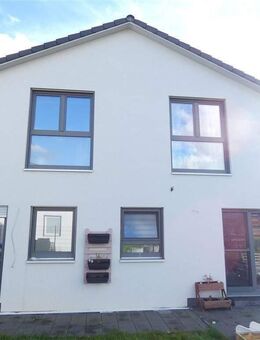 Traumhaus für Ihre Familie mit Highlights ohne Ende| Garten, Einliegerwohnung und Doppelgarage! - Dentlein (Forst)