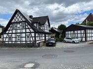 Individuelles Einfamilienhaus mit Nebengebäude - Weitramsdorf