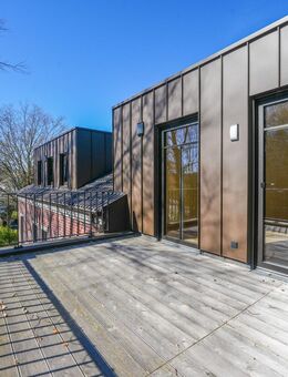 Über den Dächern von Ippendorf: Exklusive Dachgeschoss-Oase mit Weitblick und Sternenhimmel-Romantik - Bonn