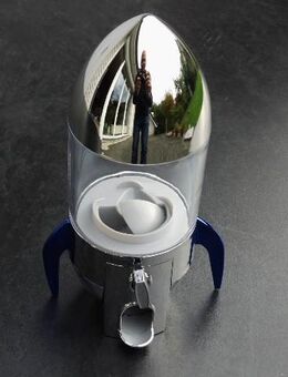 Erdnuss-Spender Rakete Kunststoff neuwertig 3,- - Flensburg