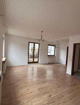 Helle & gemütliche 2,5-Zimmer Wohnung mit EBK, Terasse & TGS - Sulz (Neckar)