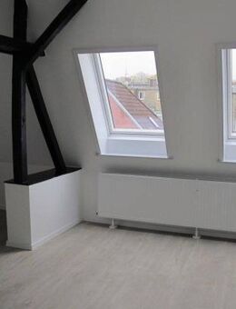 Ein Traum: 3-Zi-Dachgeschosswohnung am Südfriedhof, Badewanne, Garten, ruhige Lage - Kiel
