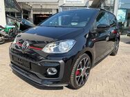 VW up, 1.0 TSI GTI --BeatsAudio-NW GTI, Jahr 2022 - Frankfurt (Main)