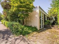 Waiblingen: Exklusiver Architektenbungalow mit grünem Paradies in traumhafter Lage! - Waiblingen