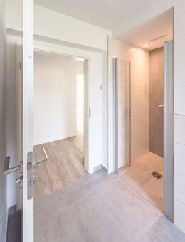 Erstbezug! 2- Raum Wohnung, 46qm2, Dessau-Nord, Kurt-Weill-Str. 25, saniert, Balkon, Garten, Terrasse, modern, Vinylboden - Dessau-Roßlau