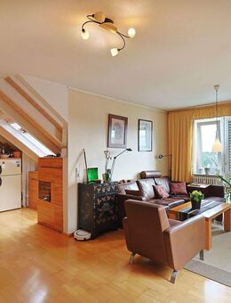 DG-Wohnung mit ca. 60 m² Gesamtfläche, Balkon und toller Aussicht - Leinfelden-Echterdingen