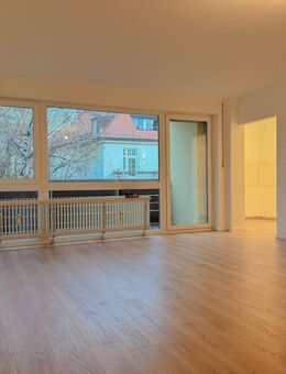 Sanierte & bezugsfreie 1-Zimmer-Wohnung im Rückgebäude in Schwabing-West - München