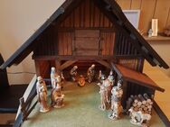 Große Weihnachtskrippe mit Figuren und Beleuchtung - echte Handarbeit - Willingen (Upland)