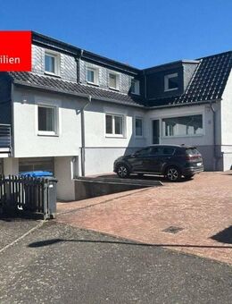 Ein in vielen Bereichen modernisiertes Haus mit drei Wohnungen erwartet Sie! - Willingshausen