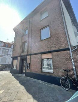 Frisch sanierte, helle 4- Zimmerwohnung mit Balkon - Mönchengladbach