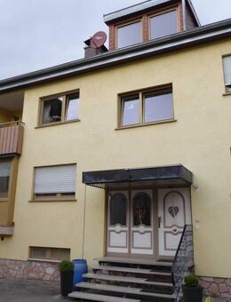 Gemütliche Dachgeschosswohnung mit Balkon und Stellplatz - wohnen im kleinen Mehrfamilienhaus! - Laudenbach (Baden-Württemberg)