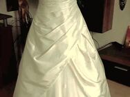 Brautkleid Gr. 38 von Lilly mit Schleppe - Hannover