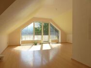 Schöne 2-Zimmer-Dachgeschosswohnung mit Balkon im Rudolspark - Rudolstadt