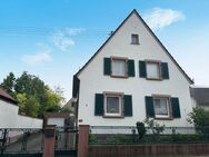 Großzügiges Einfamilienhaus mit Terrasse, Balkon, Garten, Hof, Keller und zwei Garagen im Ortskern - Hainfeld