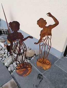 Gartendeko Figur "Signorina" auf Platte in 2 Varianten - Kraftisried