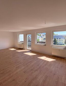 Exklusive 3-R-Dachgeschosswohnung zentrumsnah mit Aufzug und Balkon!! - Greiz