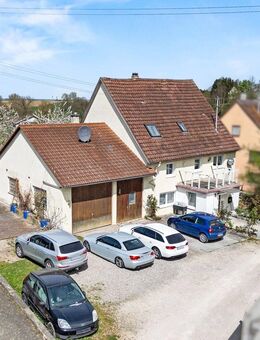Großzügig! Einfamilienhaus mit Einliegerwohnung, Garten und vielfältigen Gestaltungsmöglichkeiten - Burgrieden