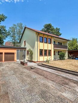 Einfamilienwohnhaus mit zwei Wohnbereichen in absolut ruhiger Wohnlage in Schwaig bei Nürnberg - Schwaig (Nürnberg)